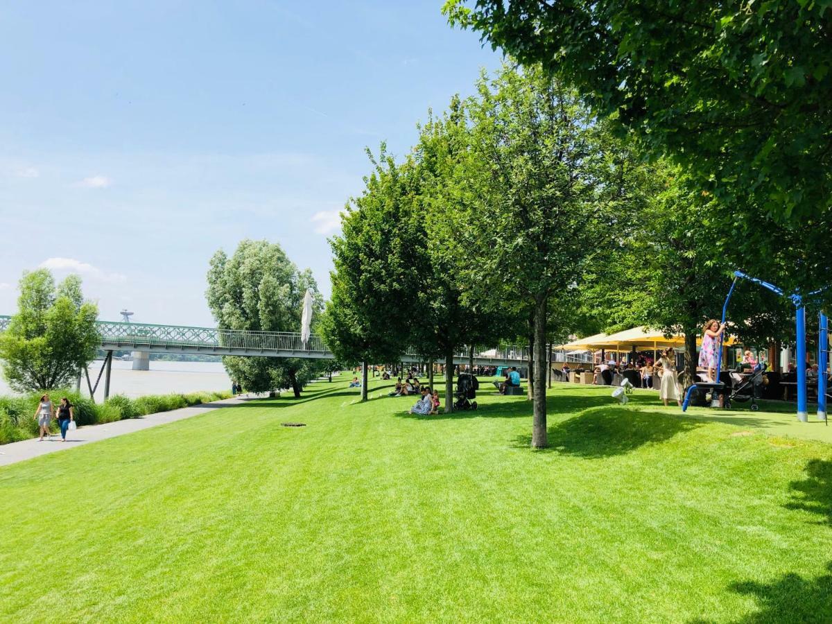 Dobrobeat Apartment Bratislava Bagian luar foto